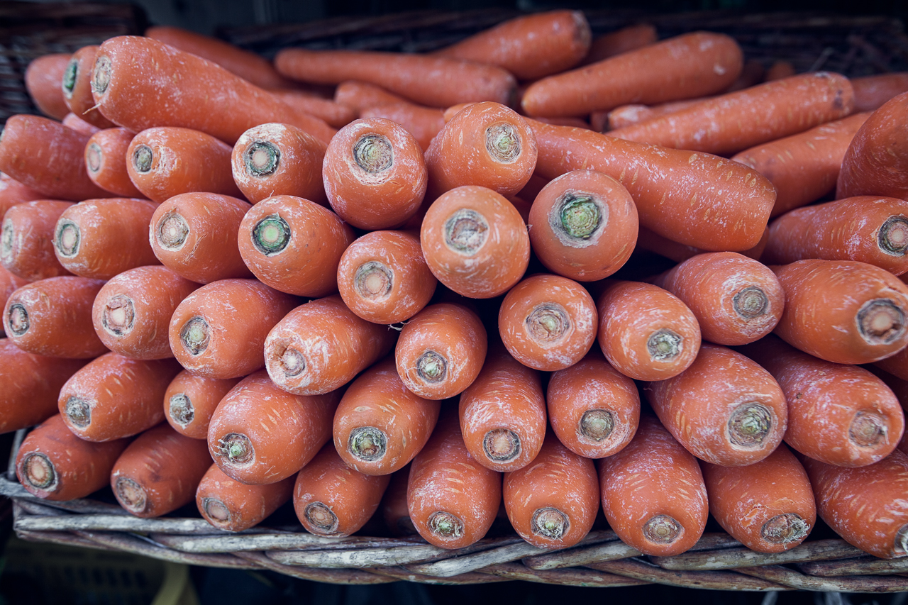 carrots-in-little-india-street-market-in-singapore-battered